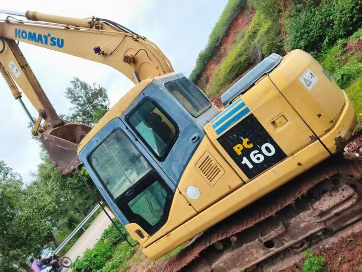 Buy Komatsu PC130-7 Used Excavator / 1