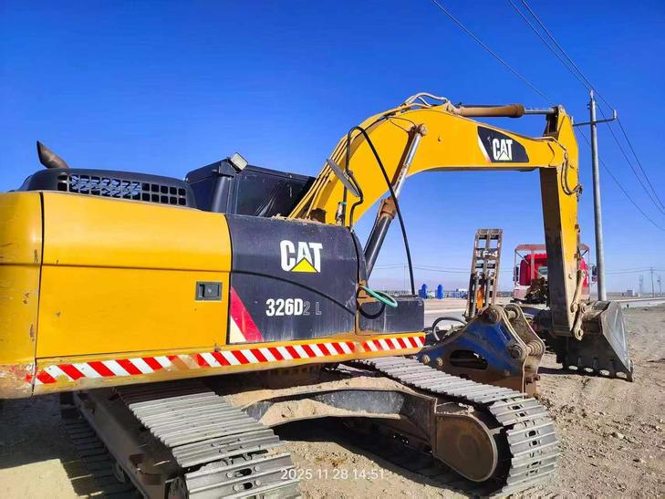 Buy Caterpillar 323 Used Excavator / 1