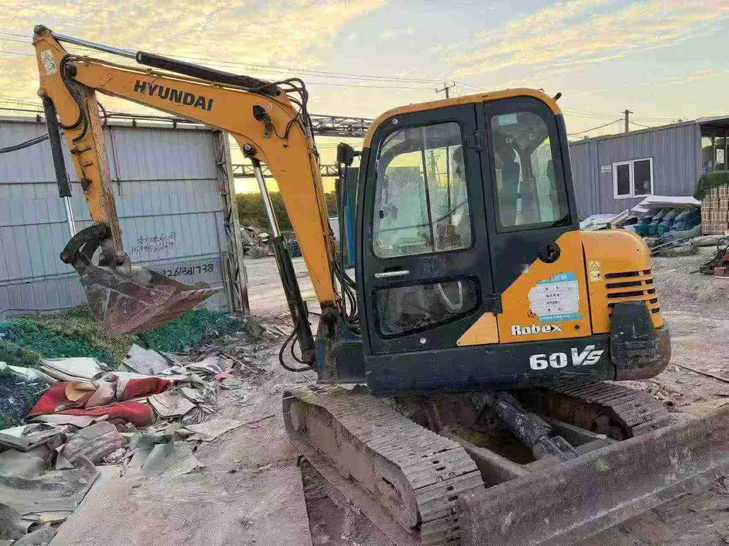 Buy Hyundai R 60VS Used Excavator / 1