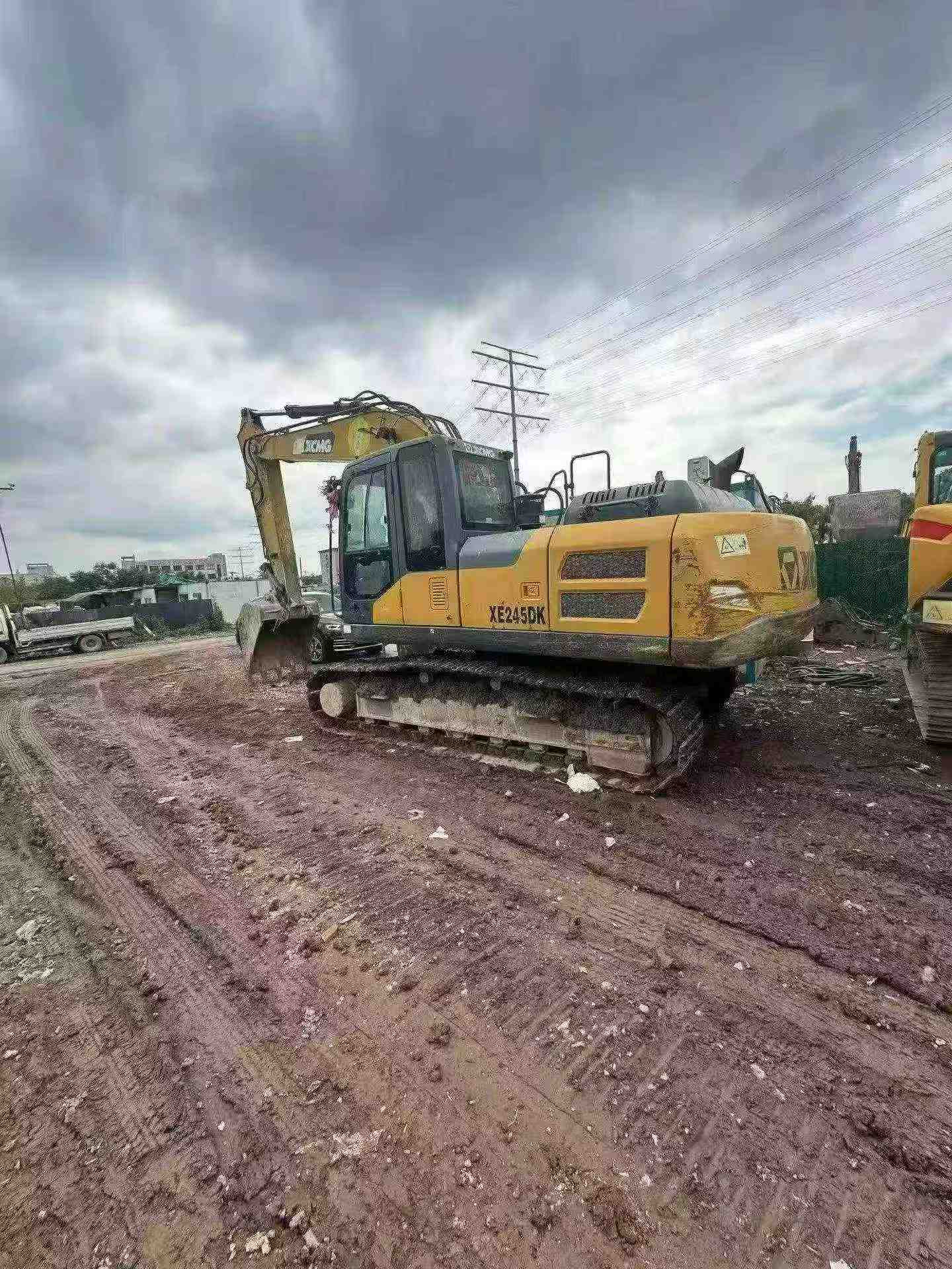 Buy XCMG XE205DA Used Excavator / 3 Buy XCMG XE205DA Used Excavator / 3