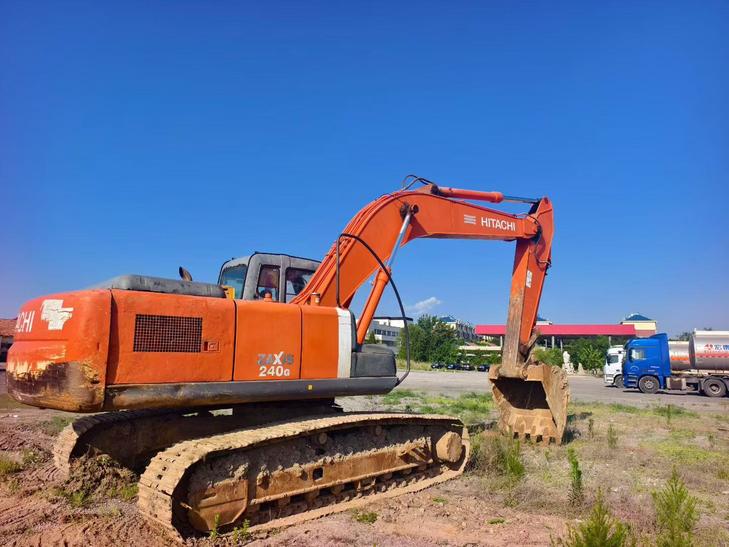 Buy Hitachi ZX240 Used Excavator / 1