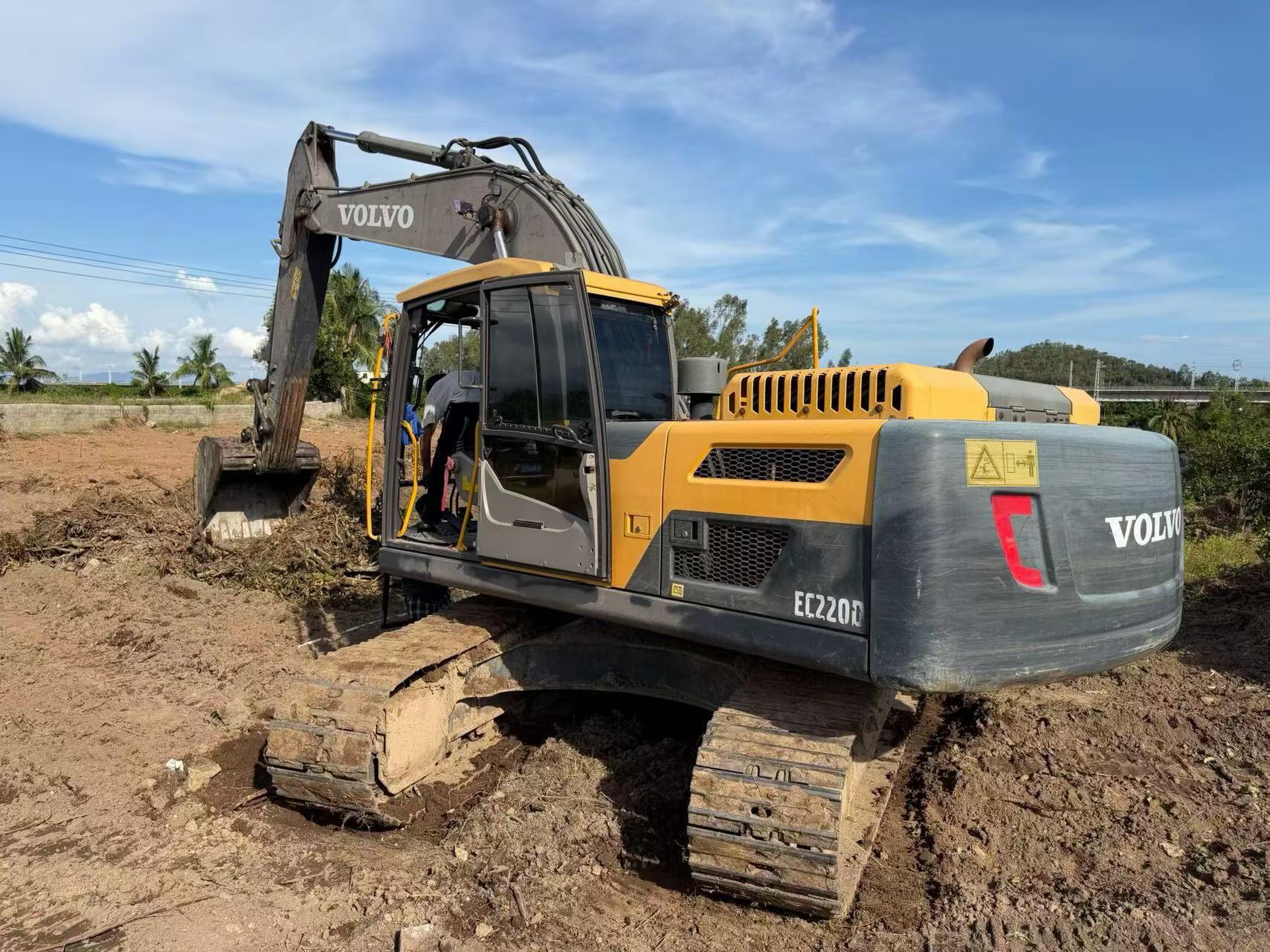 Buy Volvo L220E Used Excavator / 2