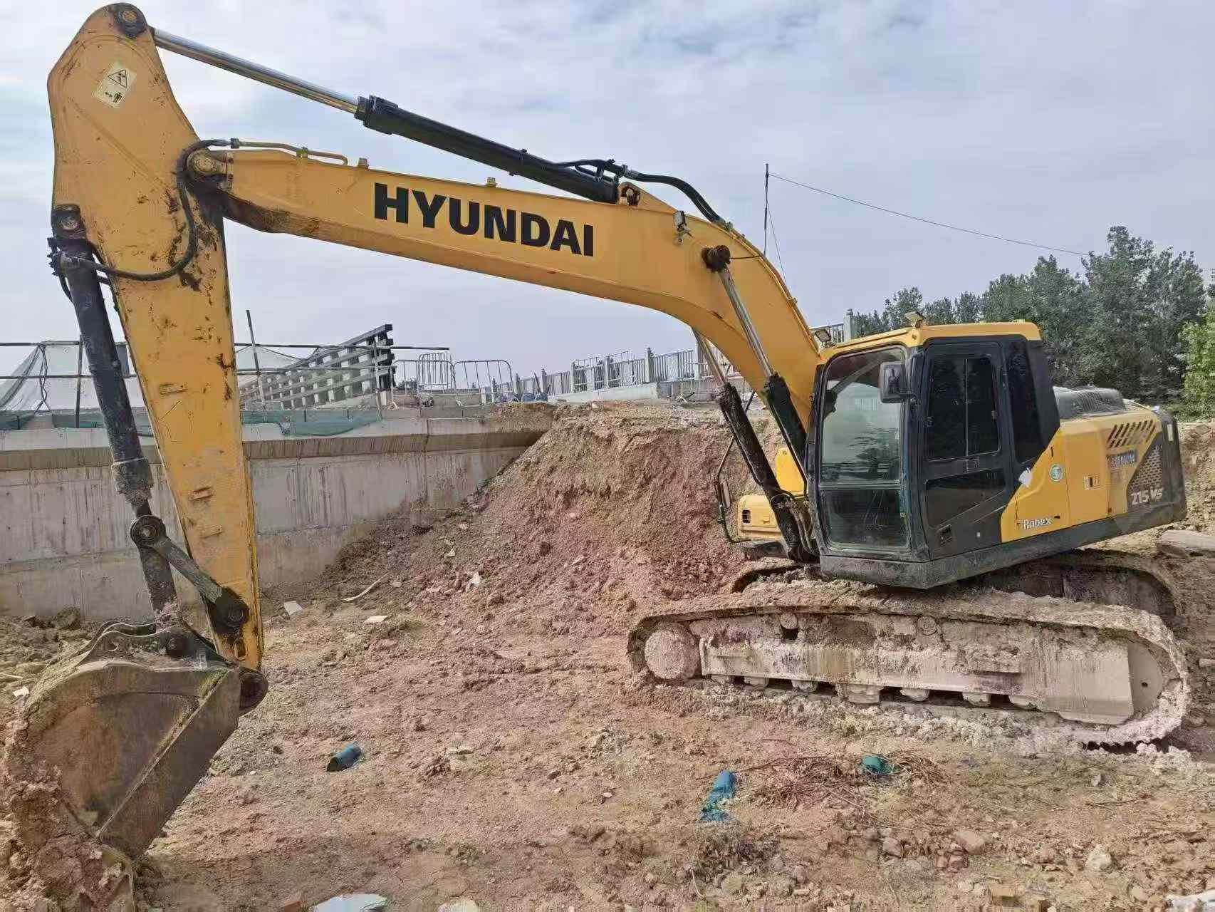 Buy Hyundai R215-7 Used Excavator / 2
