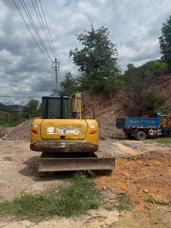 Buy XCMG XE75C Used Excavator / 1