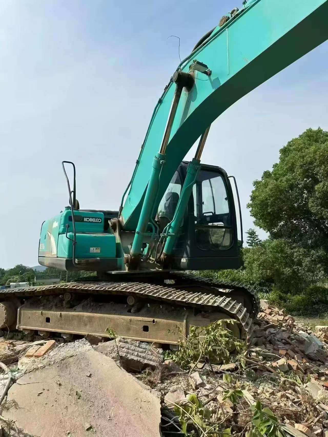 Buy Kobelco SK200 Used Excavator / 3