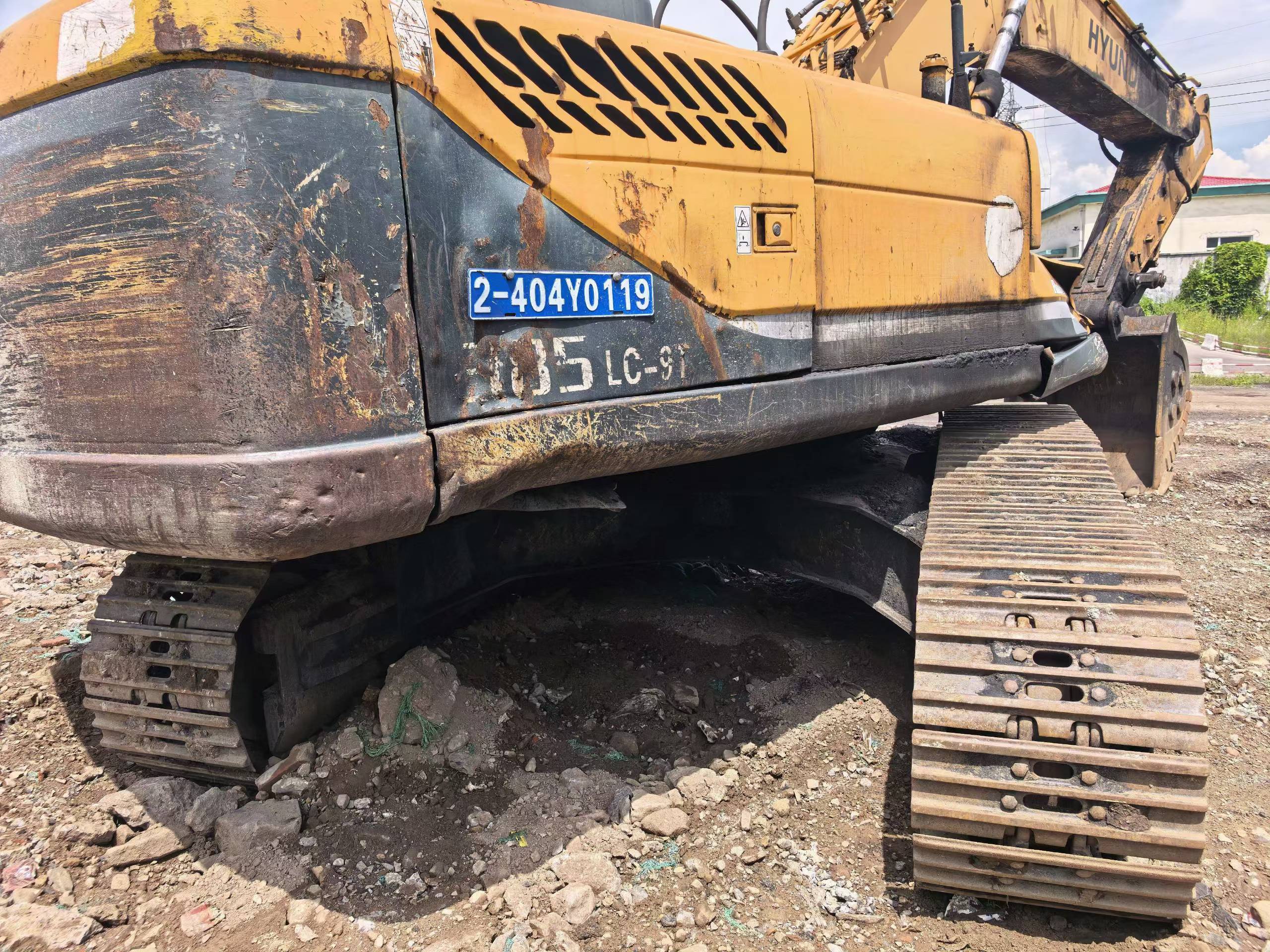 Buy Hyundai R305LVS Used Excavator / 8