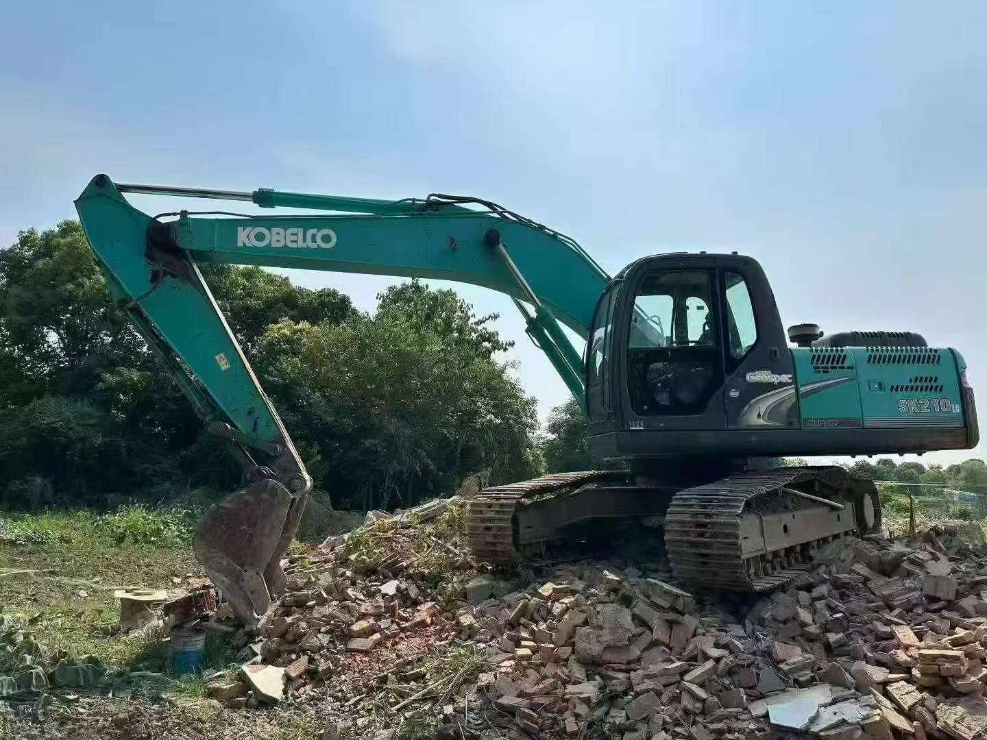 Buy Kobelco SK200 Used Excavator / 2