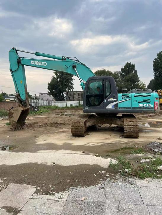 Buy Kobelco SK210 Used Excavator / 1