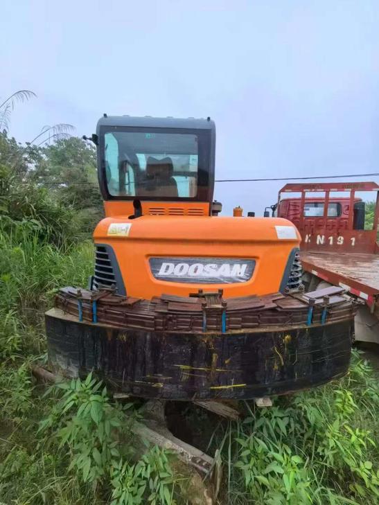 Buy Doosan DH60 Used Excavator / 1