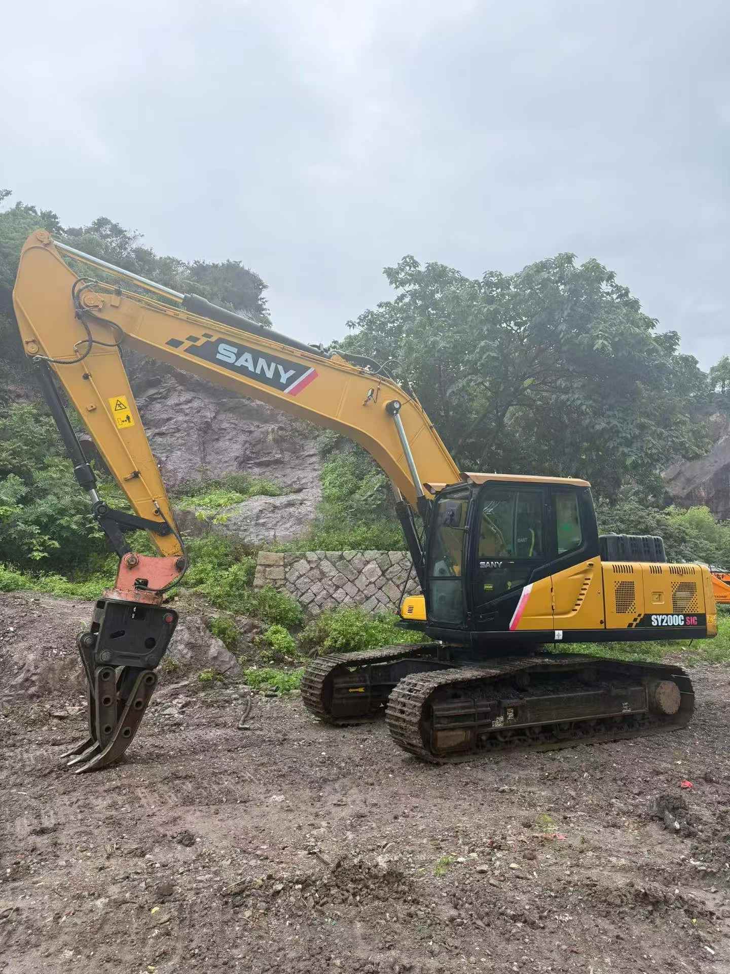 Buy Sany SY200C Used Excavator / 2
