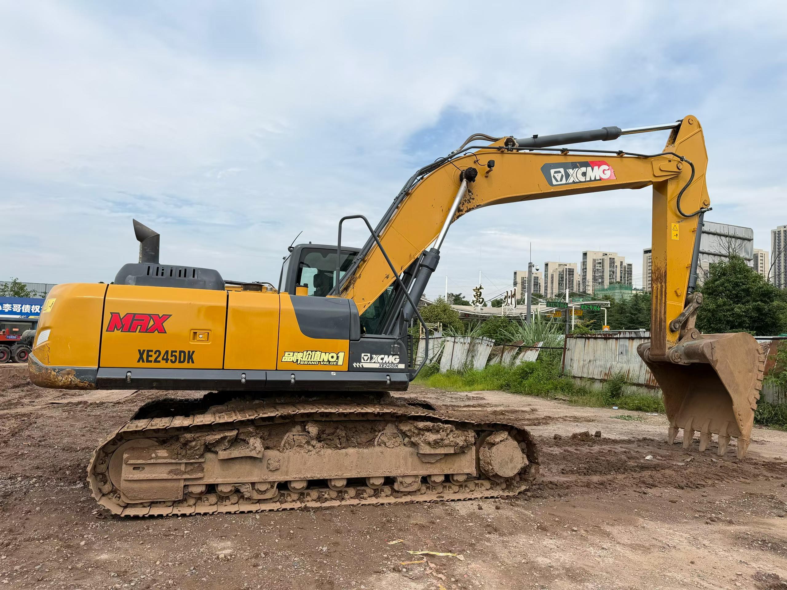 Buy XCMG XE245DK Used Excavator / 6