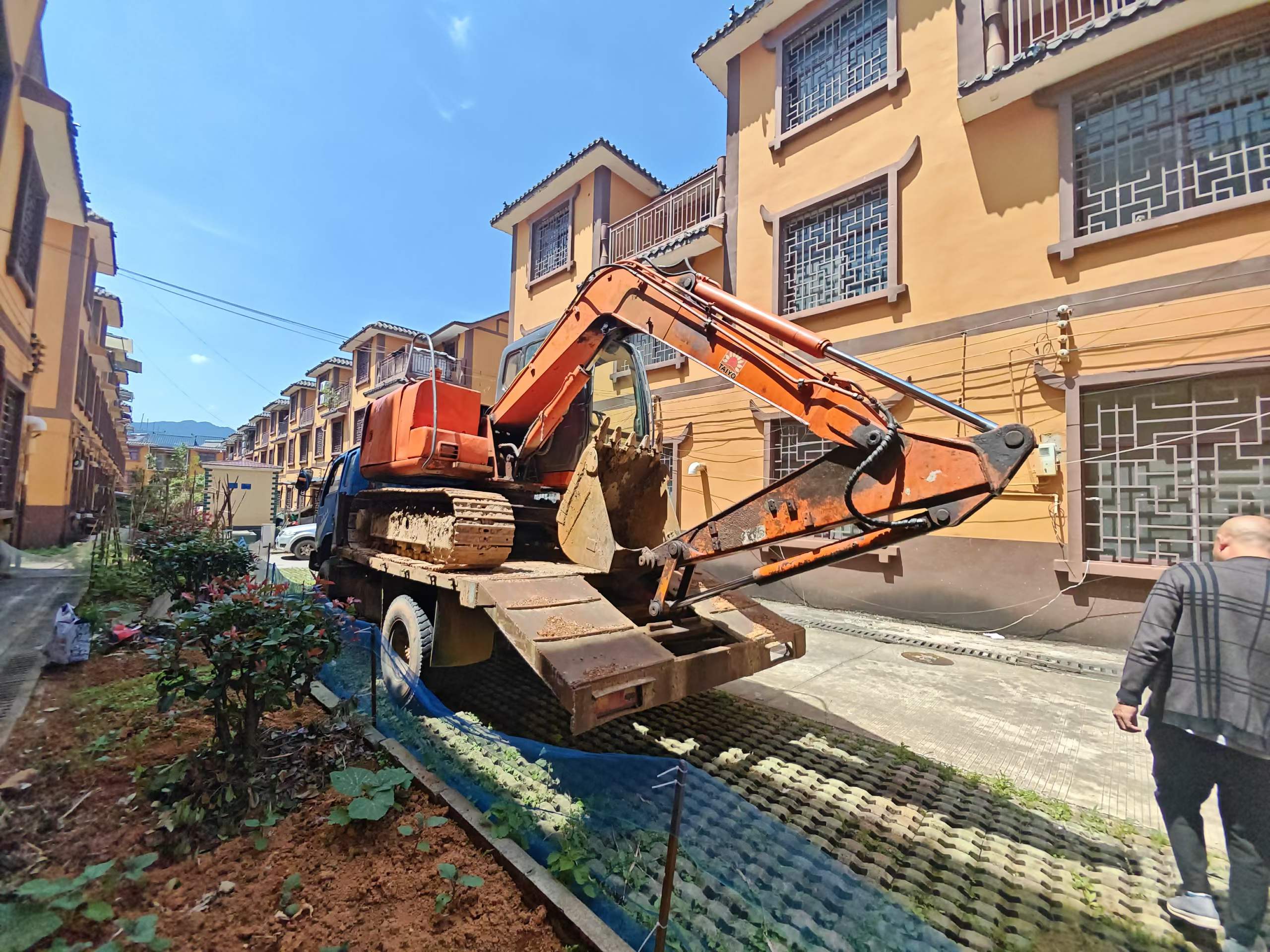 Buy Hitachi EX60-5 Used Excavator / 9