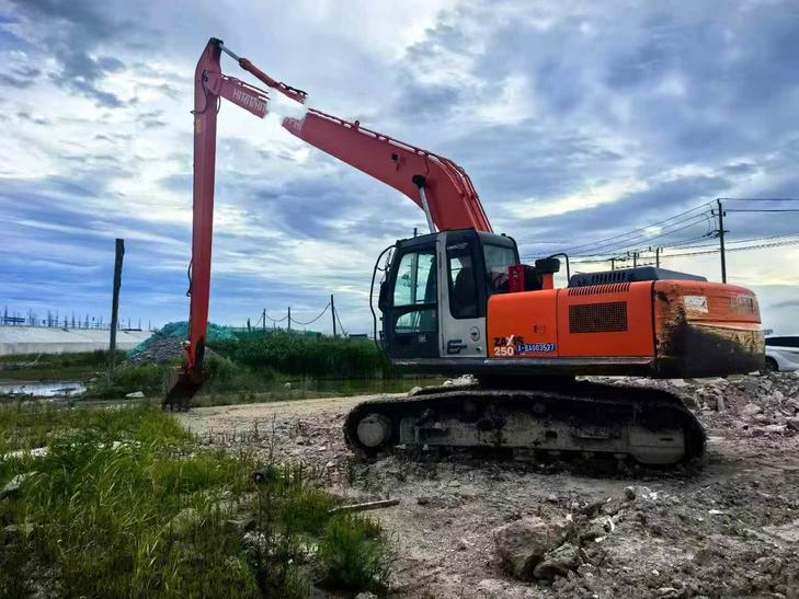 Buy Hitachi EX250-5 Used Excavator / 1