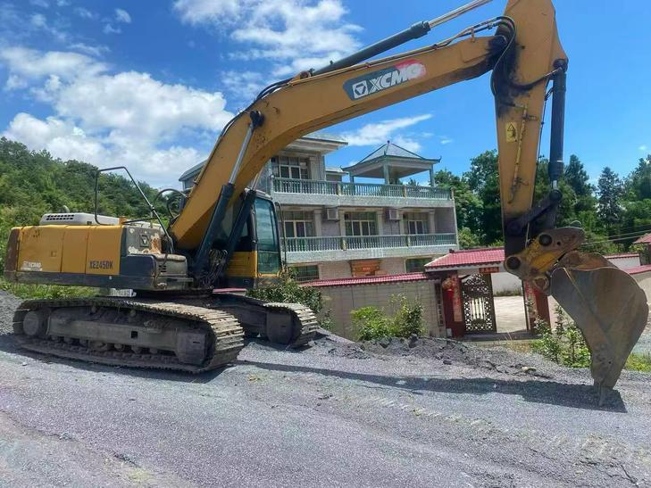 Buy XCMG XE240D Used Excavator / 1