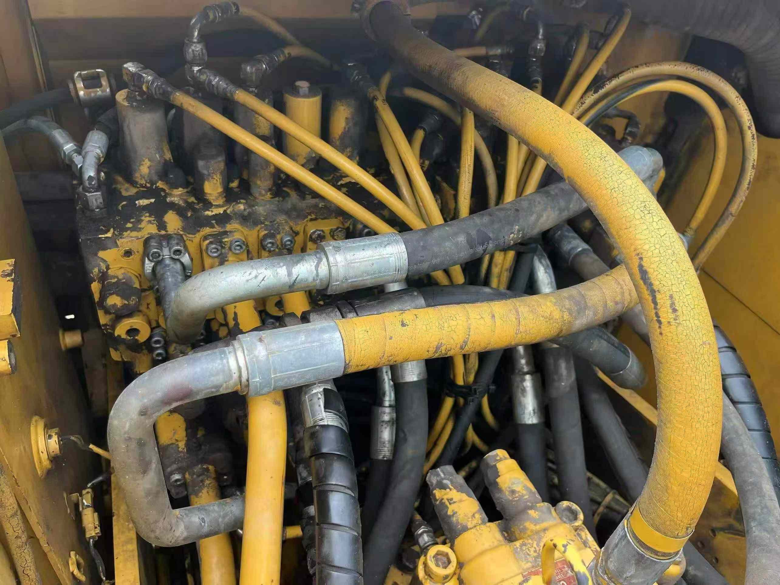 Buy Caterpillar 320D Used Excavator / 5