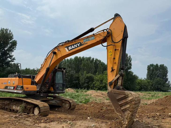 Buy Sany SY245H Used Excavator / 1