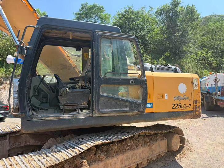 Buy Hyundai R225-7 Used Excavator / 1