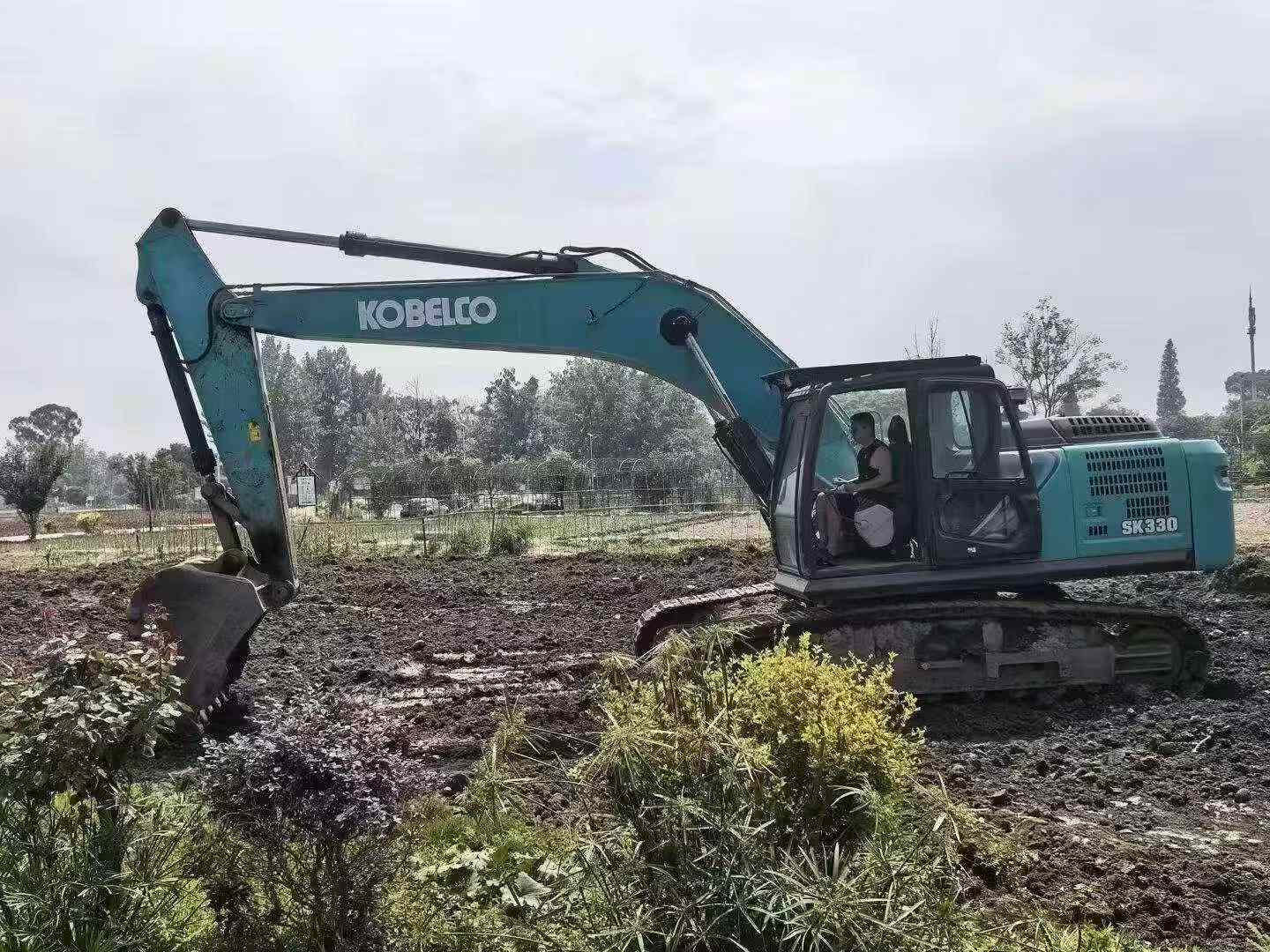 Buy Kobelco SK270D Used Excavator / 3