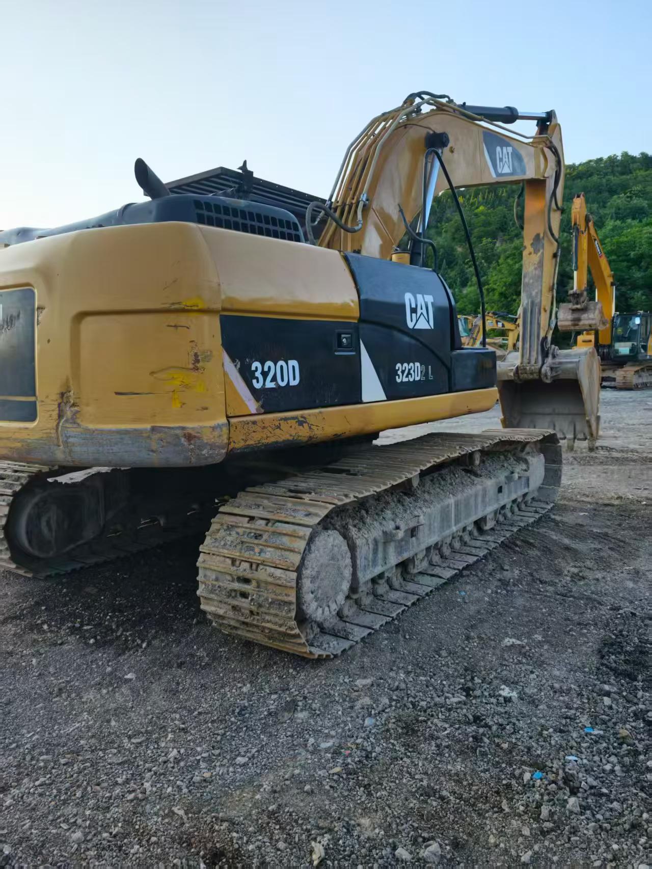 Buy Caterpillar 323 Used Excavator / 4