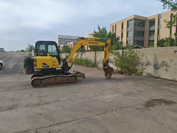 Buy Hyundai HX60 Used Excavator / 1