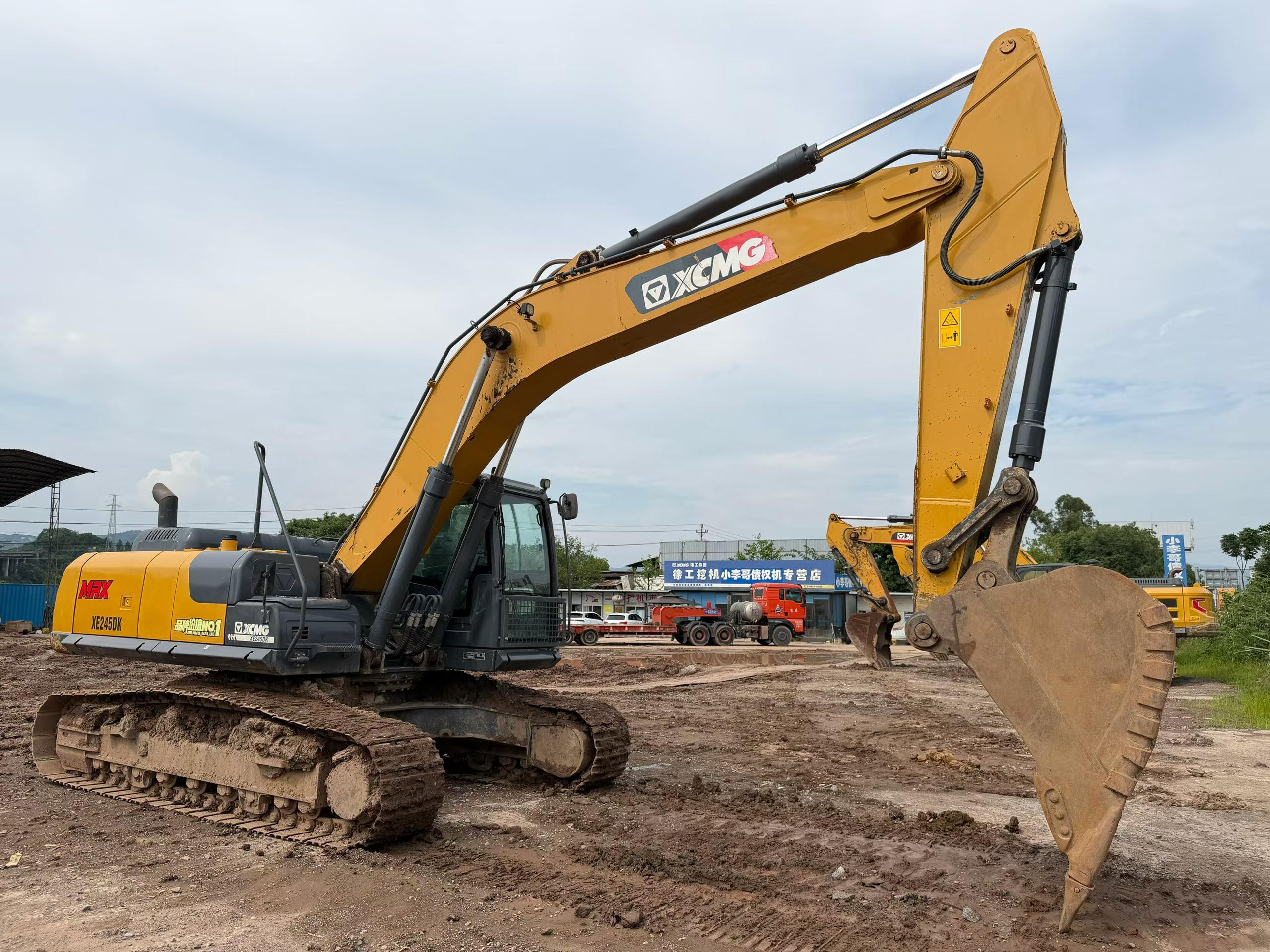 Buy XCMG XE245DK Used Excavator / 4