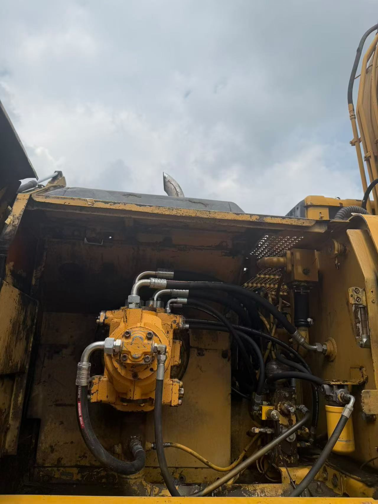 Buy Caterpillar 320V2 Used Excavator / 7