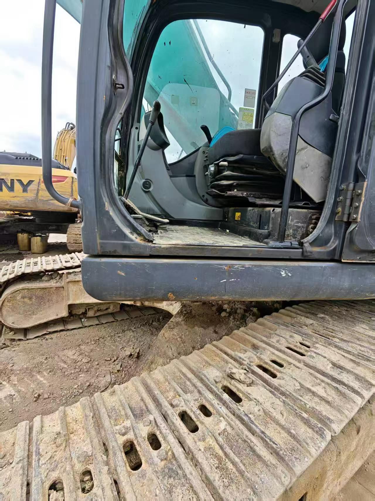 Buy Kobelco SK260 Used Excavator / 5
