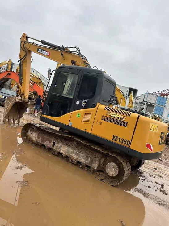 Buy XCMG XE135B Used Excavator / 1