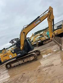 Buy XCMG XE135B Used Excavator / 4 Buy XCMG XE135B Used Excavator / 4