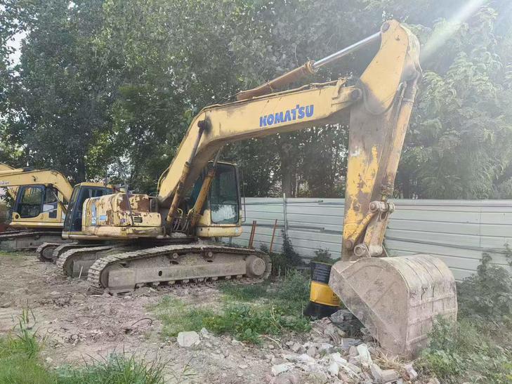 Buy Komatsu PC220-7 Used Excavator / 1