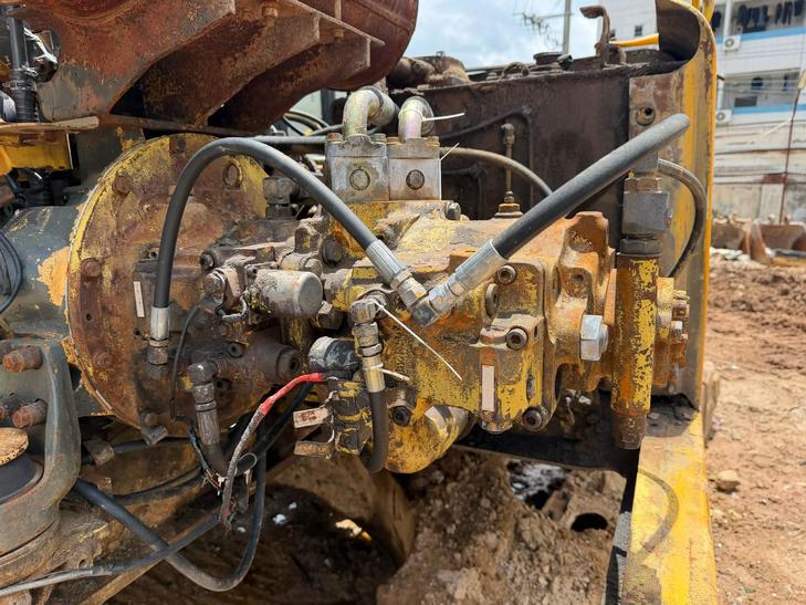 Buy Komatsu PC200-6 Used Excavator / 1