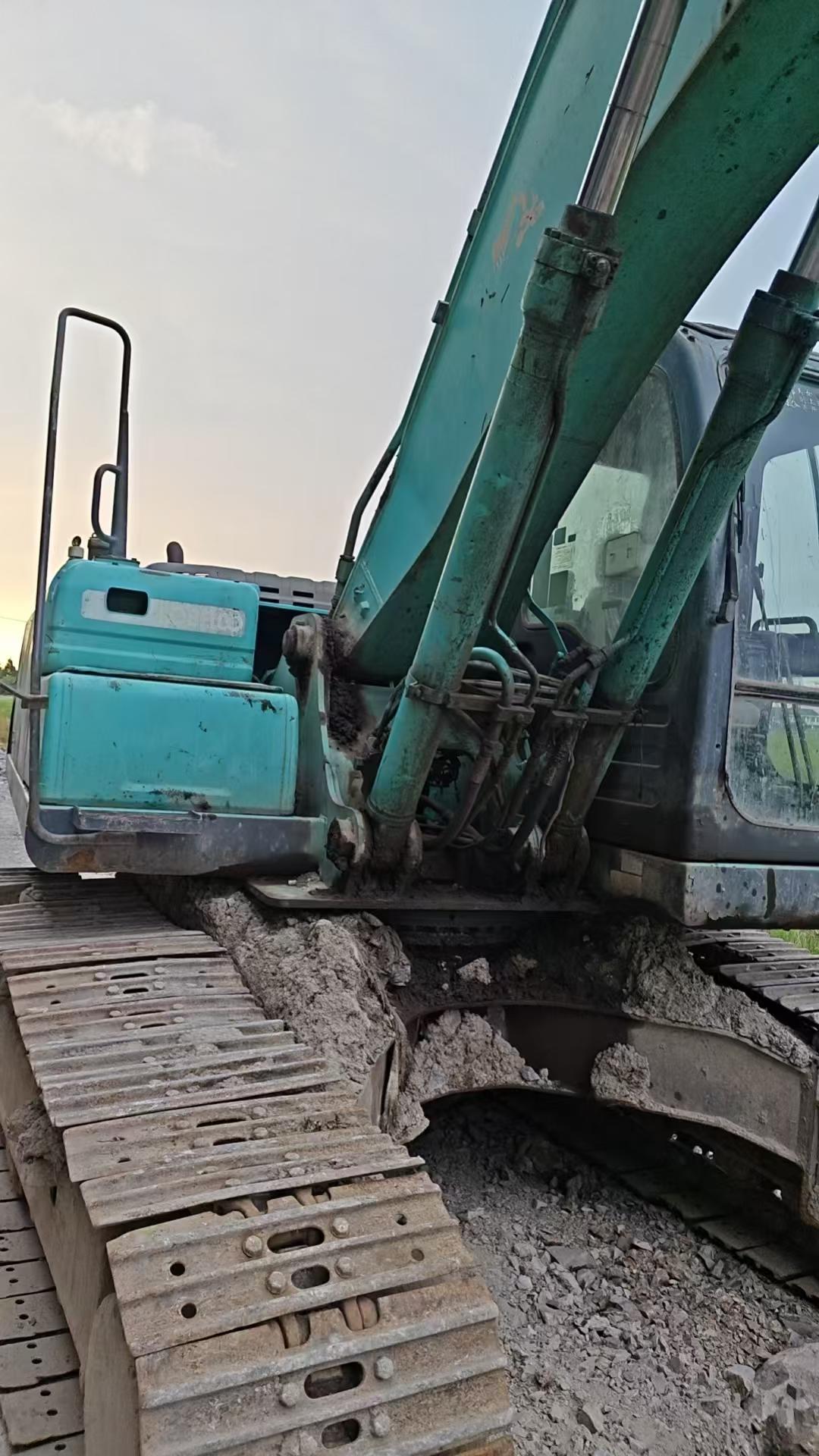 Buy Kobelco SK200 Used Excavator / 3