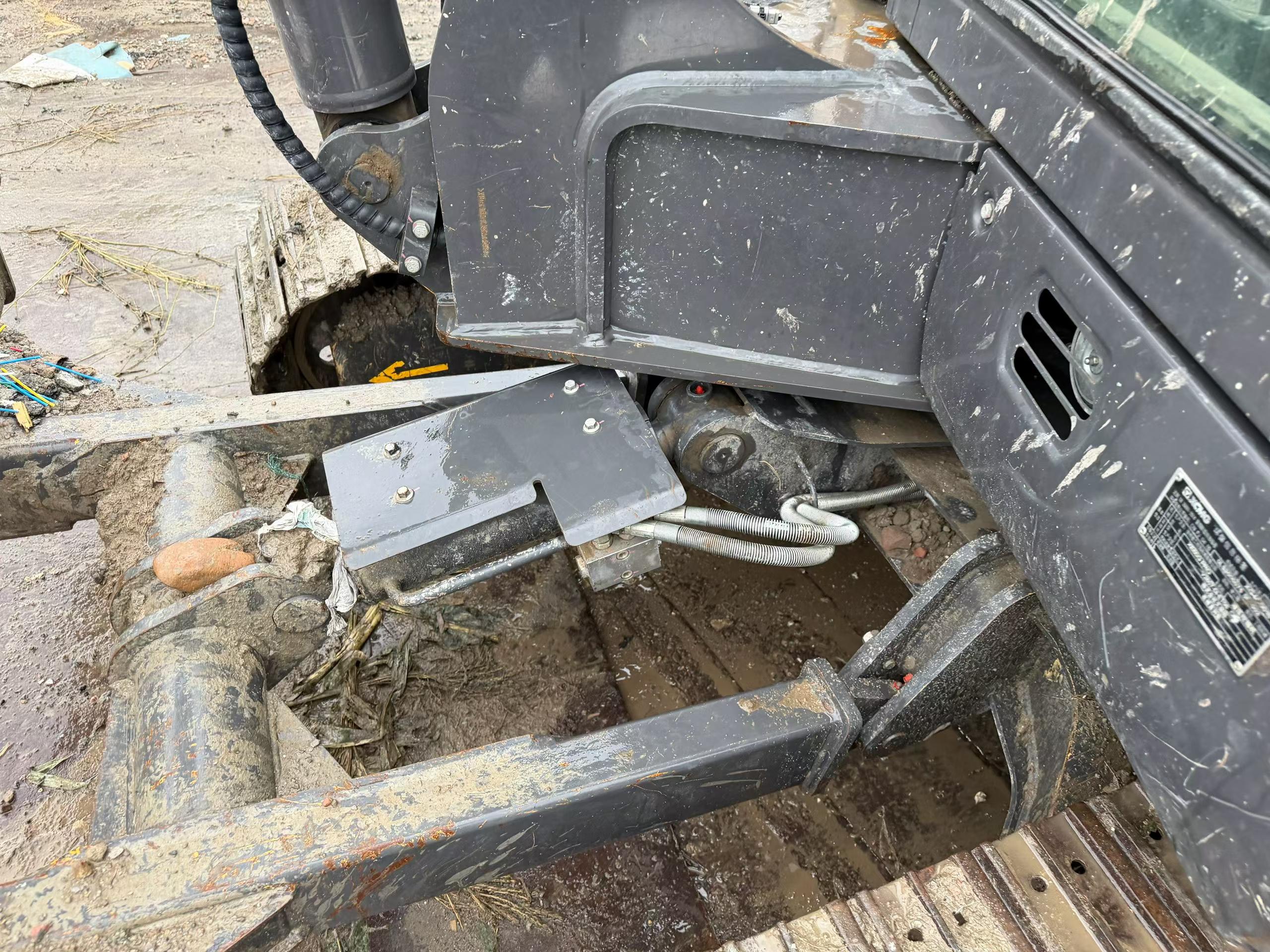 Buy XCMG XE60 Used Excavator / 8