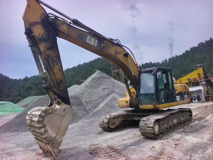 Buy Caterpillar 323 Used Excavator / 1