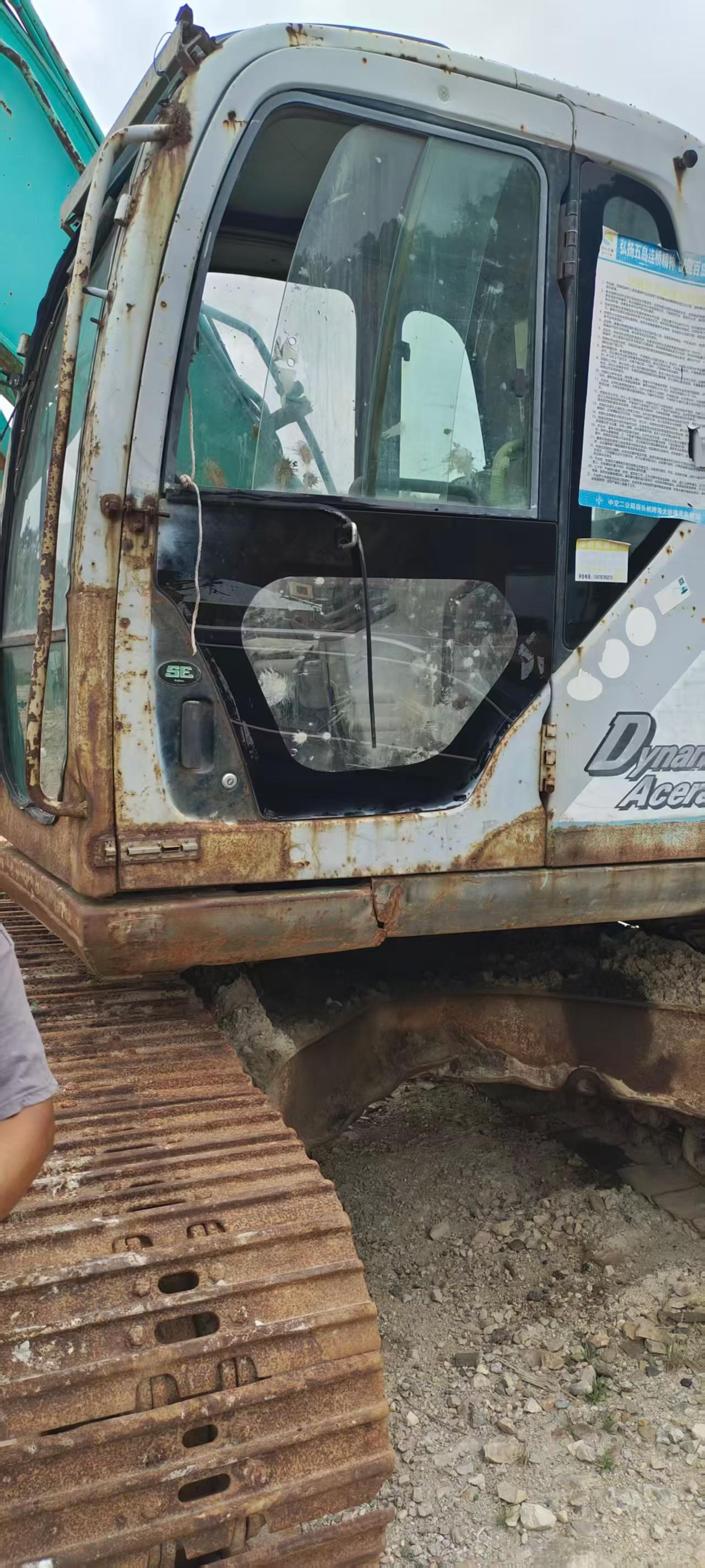 Buy Kobelco SK200 Used Excavator / 3