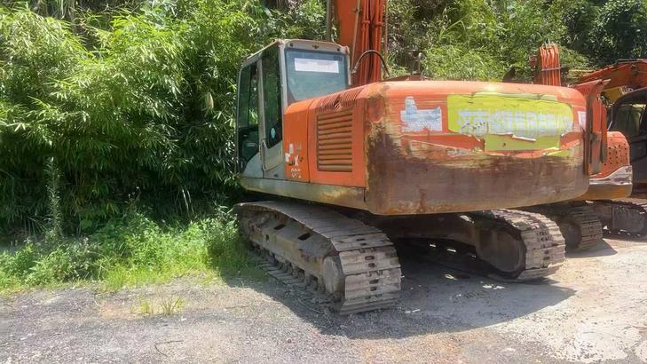 Buy Hitachi EX200-3 Used Excavator / 1
