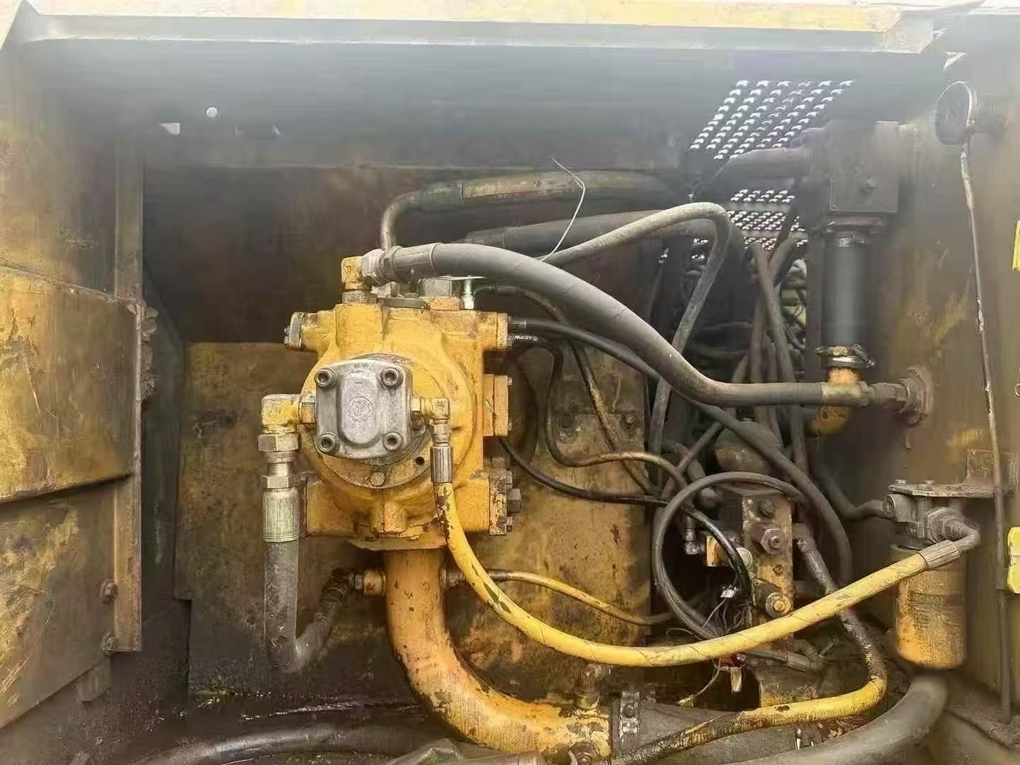 Buy Caterpillar 320V2 Used Excavator / 4