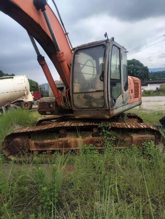 Buy Hitachi EX200-3 Used Excavator / 1