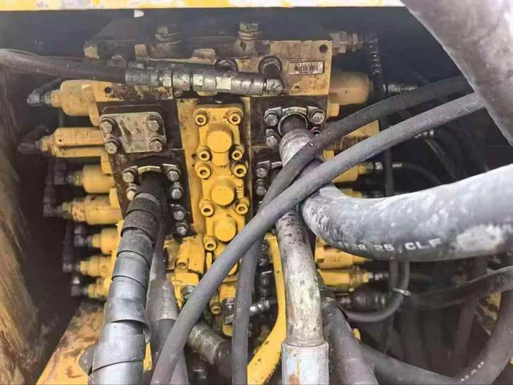 Buy Komatsu PC220 Used Excavator / 1