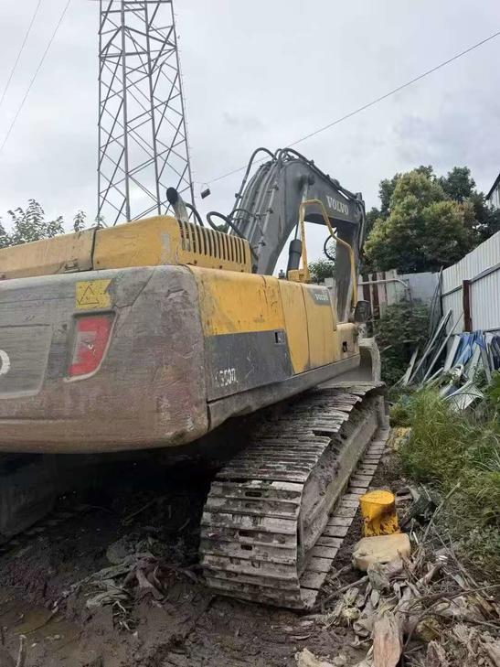 Buy Volvo EC300DL Used Excavator / 1