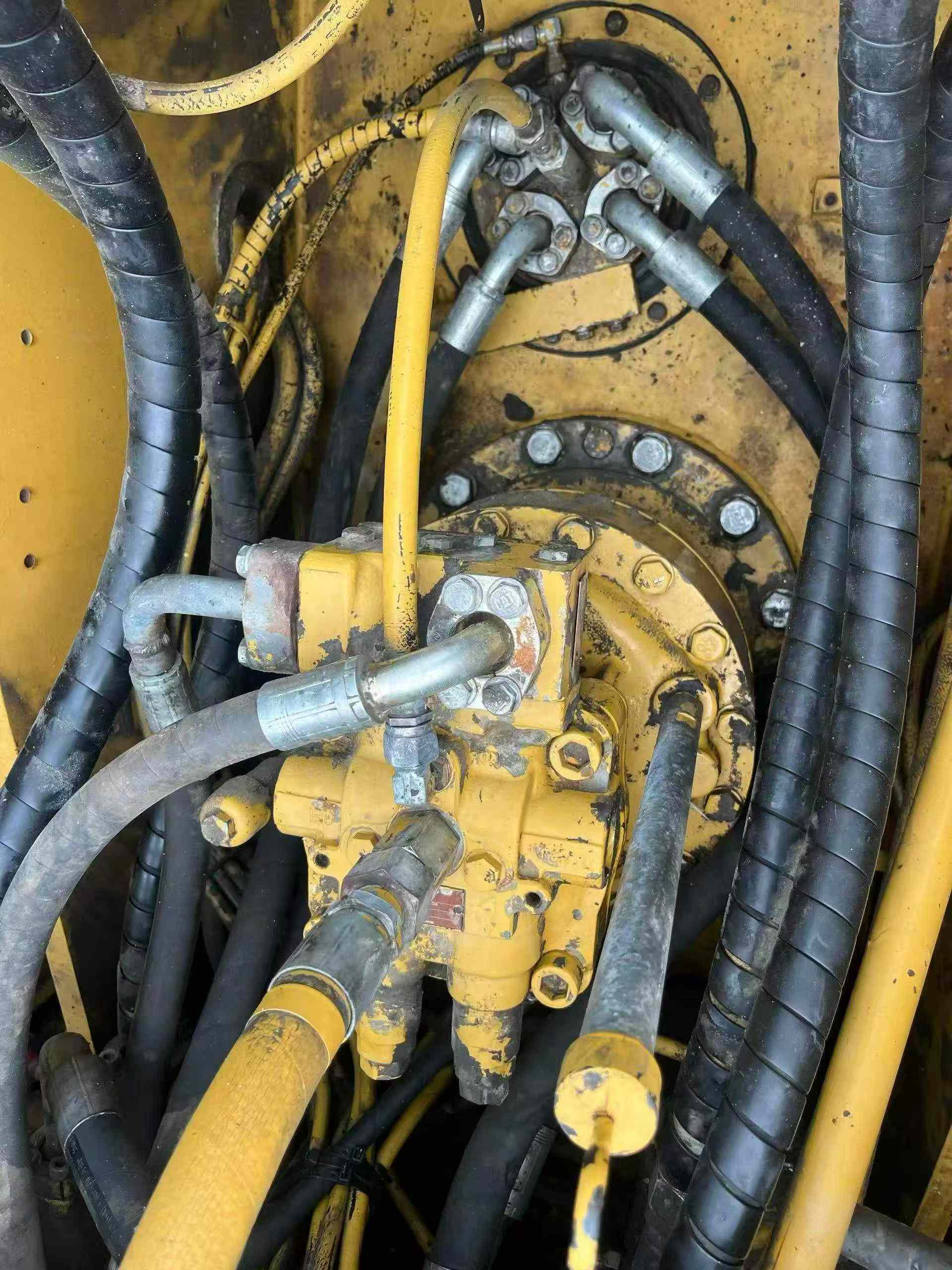 Buy Caterpillar 320D Used Excavator / 4