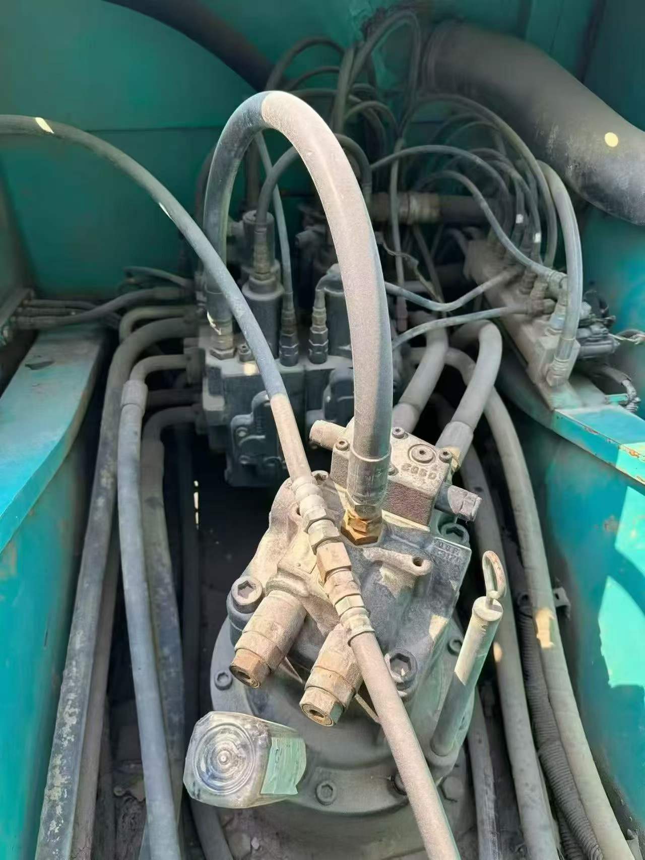 Buy Kobelco SK200 Used Excavator / 6
