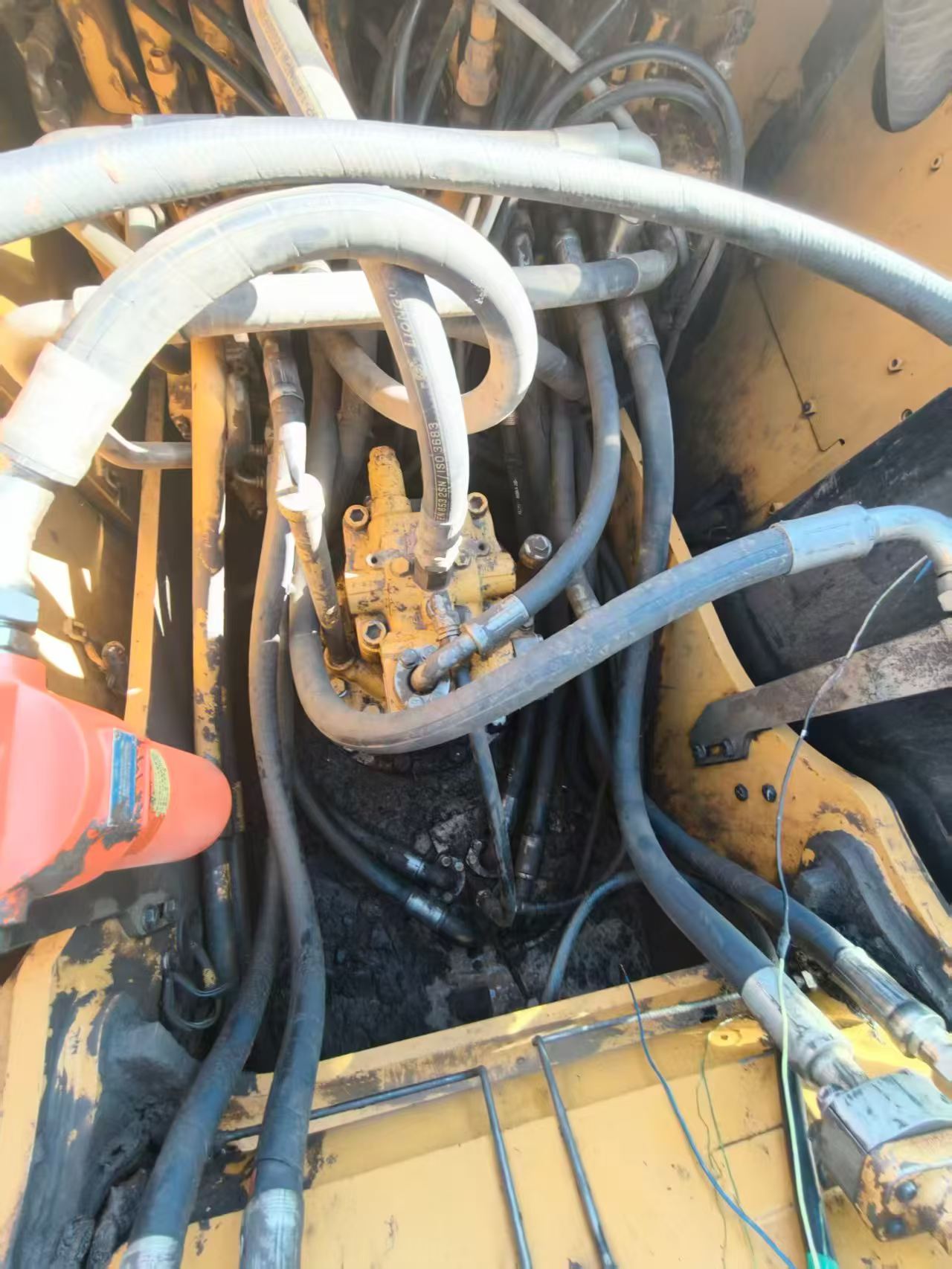 Buy Caterpillar 323 Used Excavator / 5