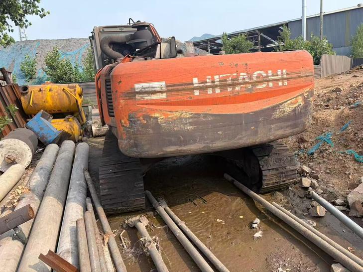 Buy Hitachi ZX240 Used Excavator / 1
