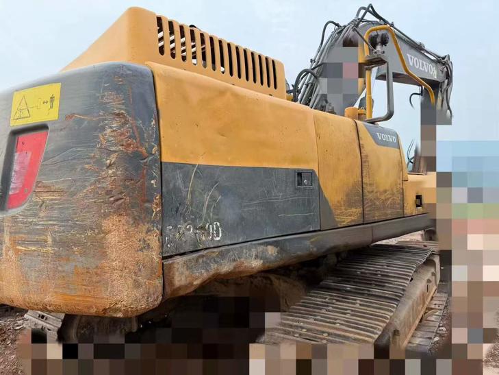 Buy Volvo L250G Used Excavator / 1