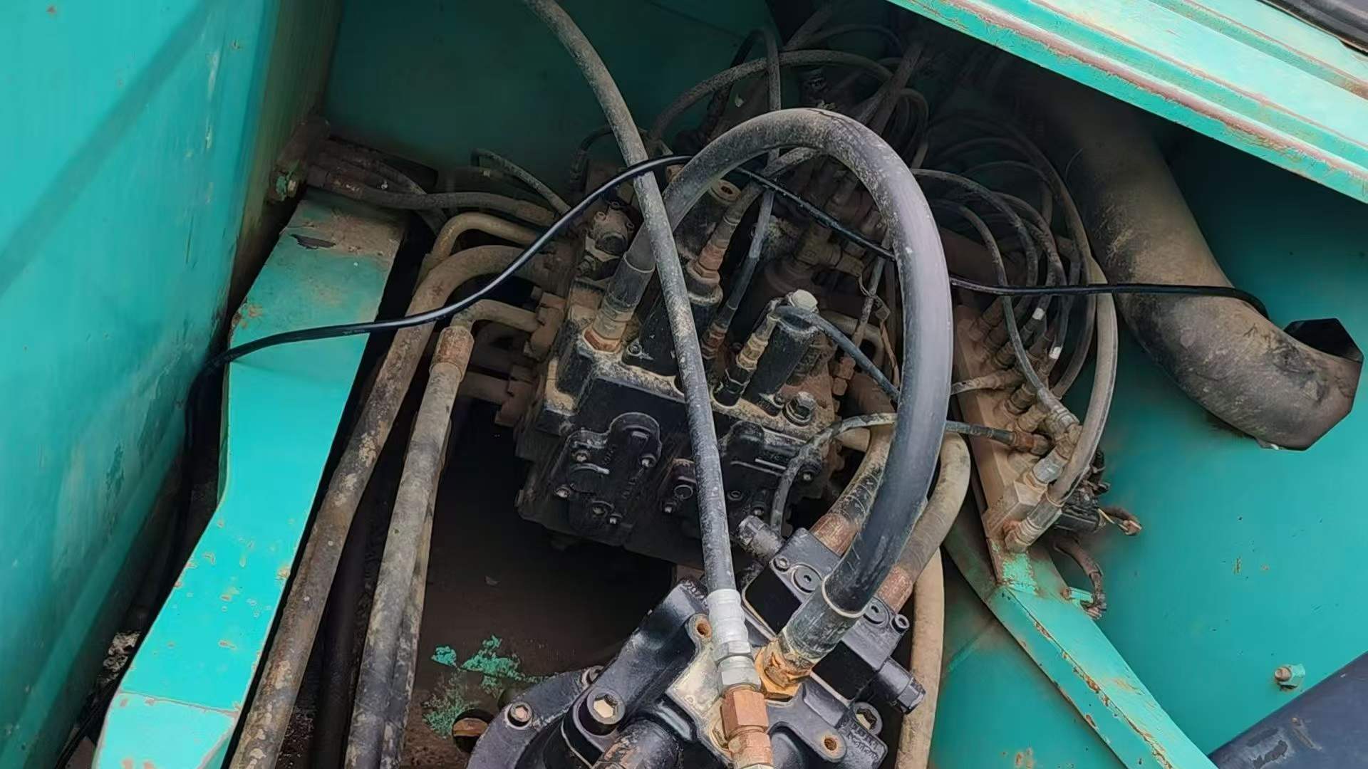 Buy Kobelco SK200 Used Excavator / 7