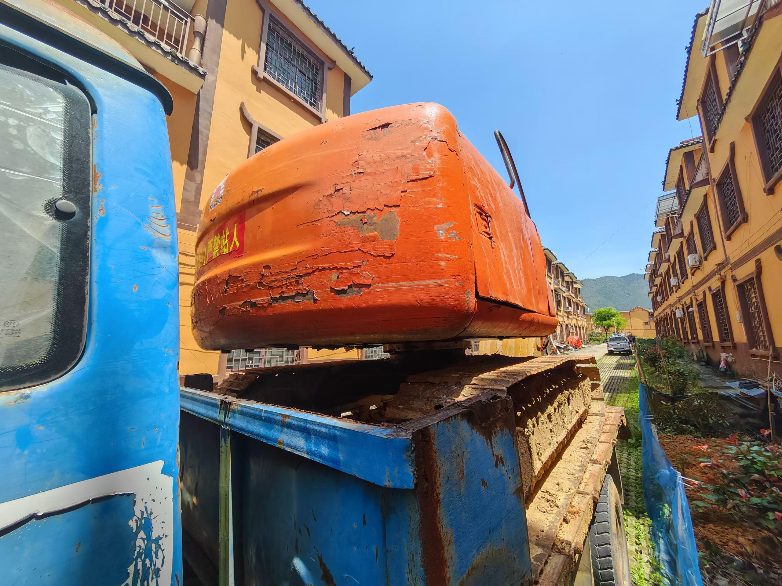 Buy Hitachi EX60-5 Used Excavator / 3