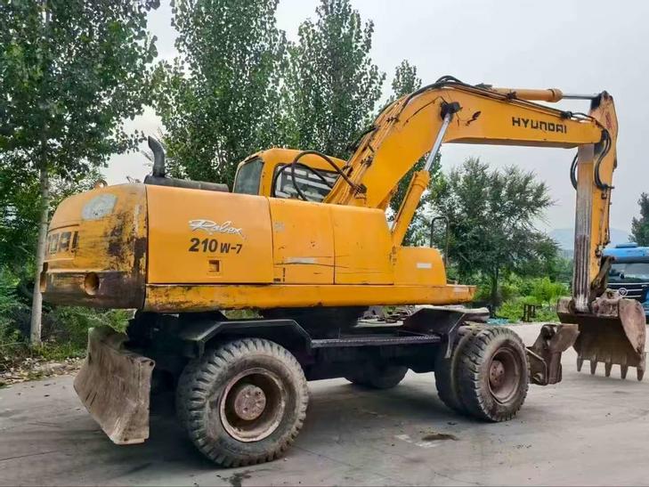 Buy Hyundai R210W Used Excavator / 1