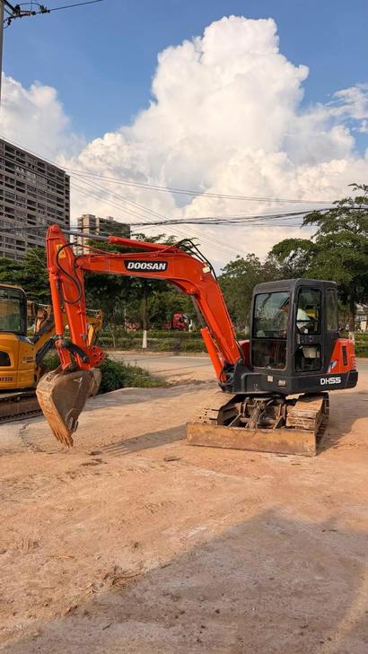 Buy Doosan DH55 Used Excavator / 1