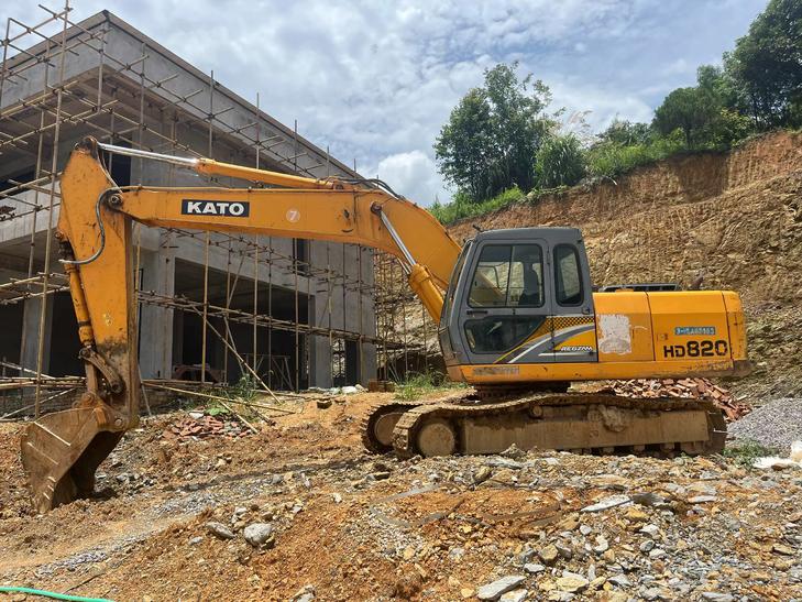 Buy Kato Used Excavator / 1